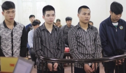 Vào nhà nghỉ với bạn gái sau khi đâm chết người